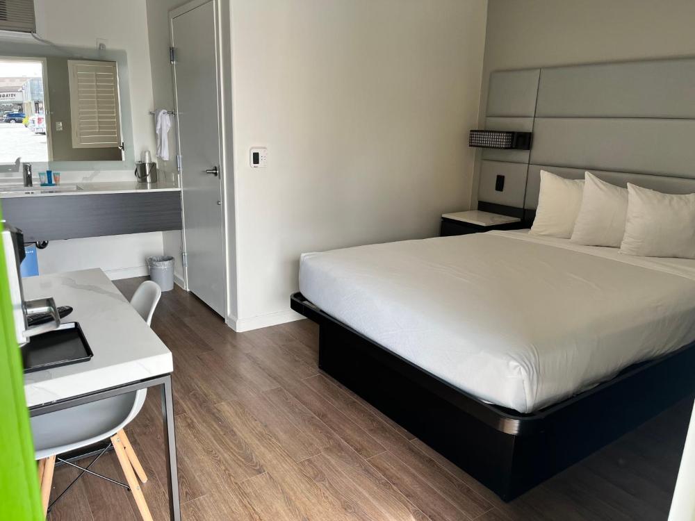 Standard Queen Room interior